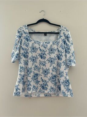 Women’s Size 4XL Blue Floral Scoop Neck Women's Top